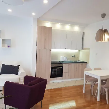 Europe 1 Apartment